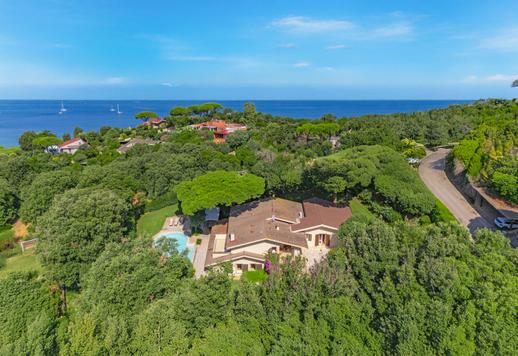 Luxury seaside villas in Tuscany Image 1