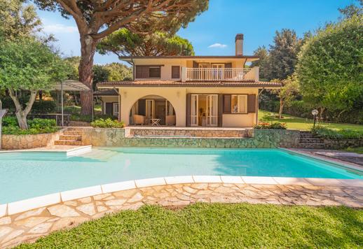 Luxury seaside villas in Tuscany Image 5