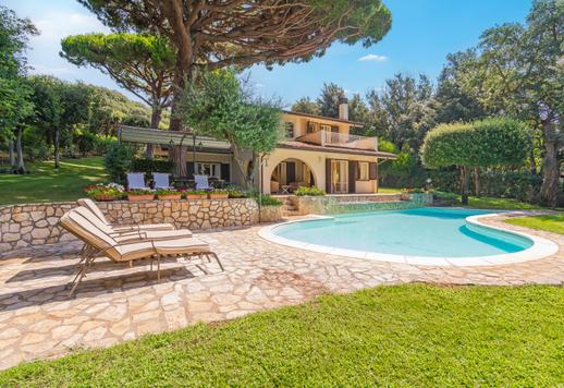 Luxury seaside villas in Tuscany Image 4