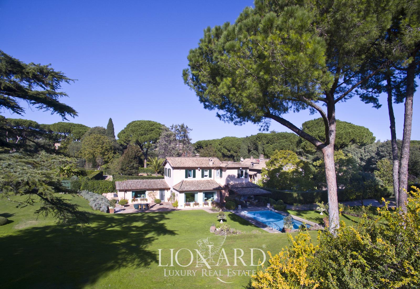 Lovely Villa With A Swimming Pool In Rome Lionard
