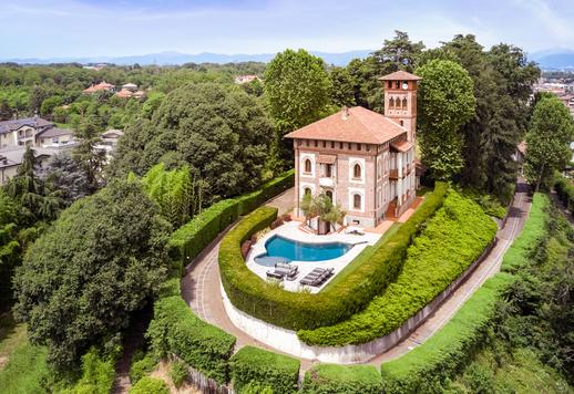 Villa med en stor park for salg i nærheten av Milano Image 4