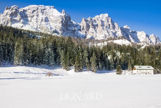 عقار تاريخي رائع للبيع في كورتينا دامبيزو Image 4