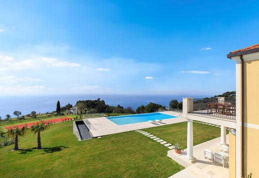 別墅有游泳池出售在Imperia Image 1