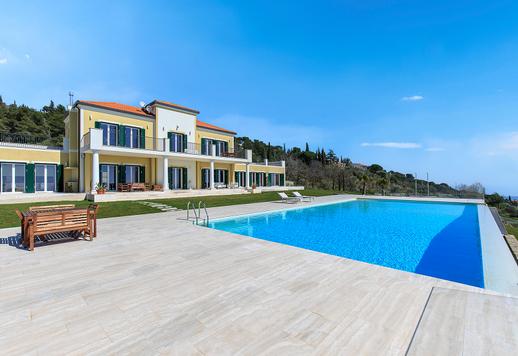 別墅有游泳池出售在Imperia Image 5