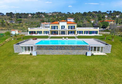 別墅有游泳池出售在Imperia Image 2