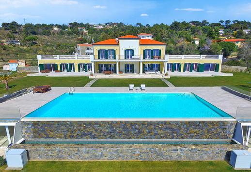 別墅有游泳池出售在Imperia Image 3