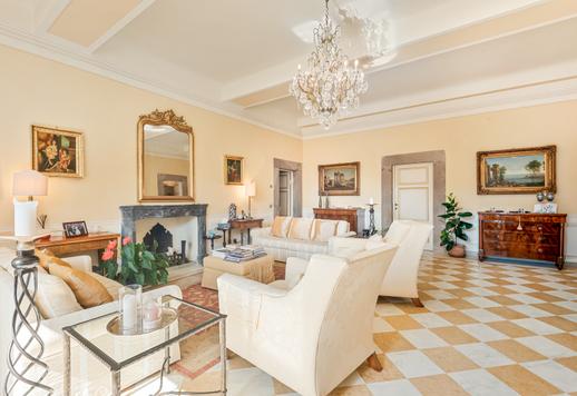 Vila de luxo para venda em Lucca Image 9