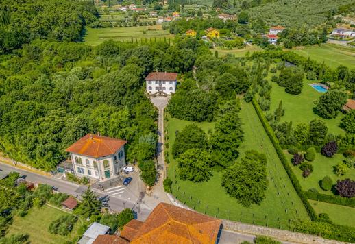 Vila de luxo para venda em Lucca Image 3