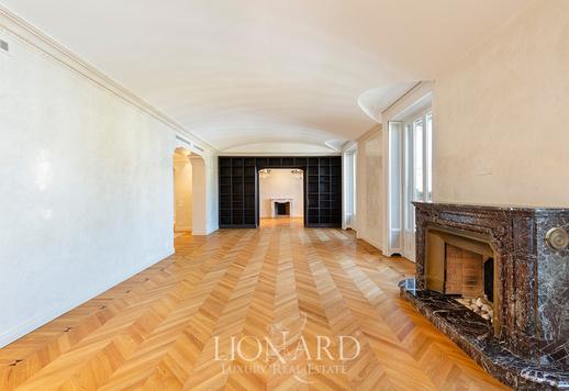 Incantevole residenza di assoluto pregio in vendita a Porta Monforte Image 4