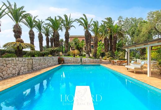 Parduodami prabangūs namai su baseinu ir alyvmedžių giraite Sanreme Image 2