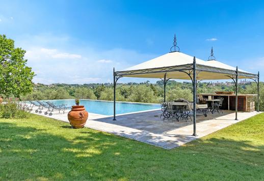 Proprietà di 600 mq che comprende villa e seconda villetta, su 20 ettari di terreno in posizione panoramica privilegiata Image 3