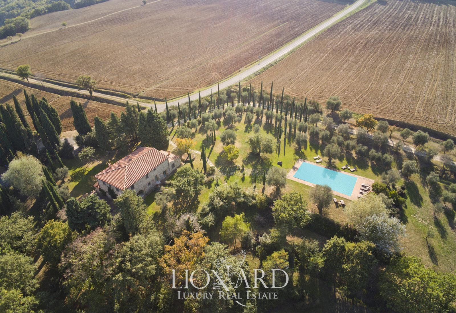 Stunning Farmstead With Swimming Pool For Sale In Val D'Orcia Lionard