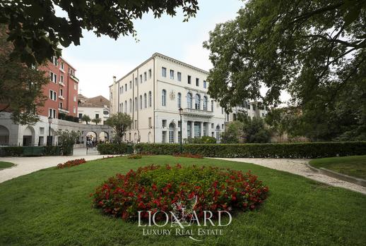 Palazzo storico in vendita vicino a Piazza San Marco Image 3