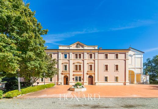 Imola yakın satılık çarpıcı Ortaçağ otel Image 9