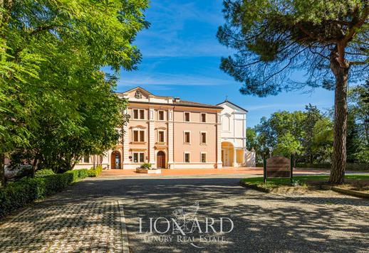 Imola yakın satılık çarpıcı Ortaçağ otel Image 8