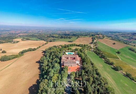 Imola yakın satılık çarpıcı Ortaçağ otel Image 4