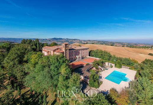 Imola yakın satılık çarpıcı Ortaçağ otel Image 3