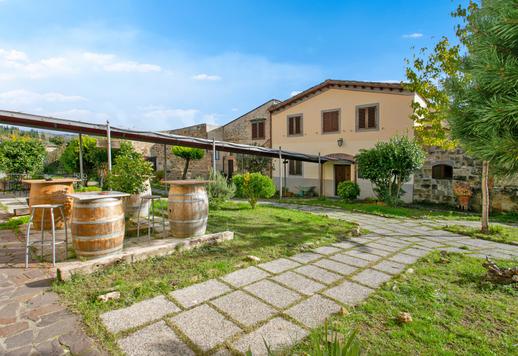 Underbar villa med 180 hektar gård till salu i Chianti Image 9