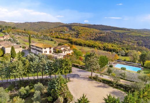 Underbar villa med 180 hektar gård till salu i Chianti Image 1