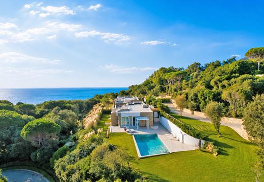Lussuosa villa in vendita affacciata sulla baia di Punta Ala in Toscana Image 2