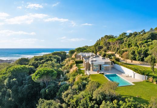 Lussuosa villa in vendita affacciata sulla baia di Punta Ala in Toscana Image 1
