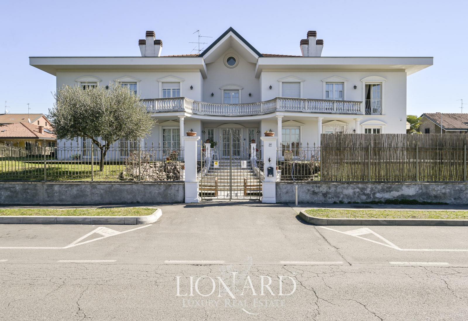 Prestigious Villa Near Milan Lionard