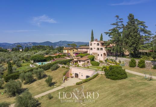 Wonderful villa for sale in an exclusive hilly area of Florence Image 1