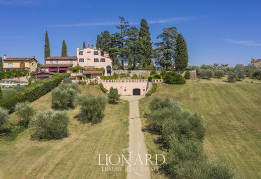 Wonderful villa for sale in an exclusive hilly area of Florence Image 3