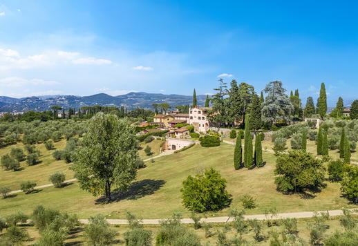 Wonderful villa for sale in an exclusive hilly area of Florence Image 4