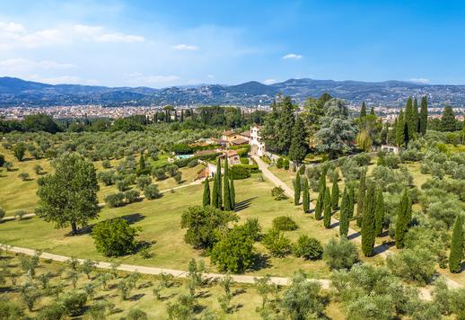 Wonderful villa for sale in an exclusive hilly area of Florence Image 7