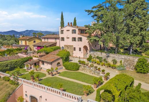 Wonderful villa for sale in an exclusive hilly area of Florence Image 1