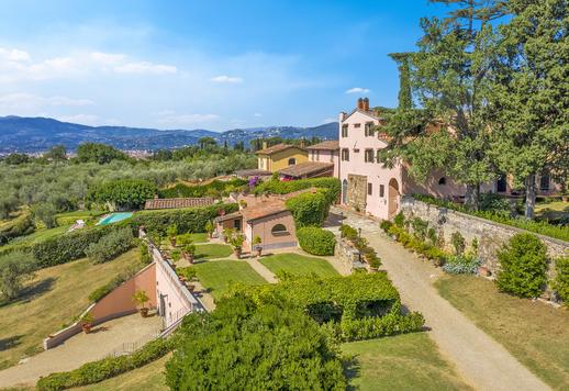 Wonderful villa for sale in an exclusive hilly area of Florence Image 2