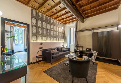 Csodálatos lakás eladó egy kőhajításnyira a spanyol lépcsőtől Rómában Image 2