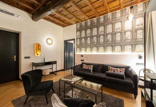 Csodálatos lakás eladó egy kőhajításnyira a spanyol lépcsőtől Rómában Image 4