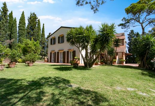 Elegant farmhouse for sale in Livorno's countryside Image 7