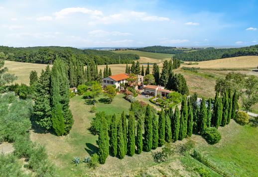 Elegant farmhouse for sale in Livorno's countryside Image 2