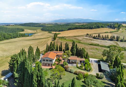 Elegant farmhouse for sale in Livorno's countryside Image 3