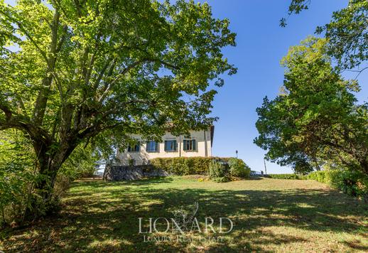 Stunning estate with pool for sale in Borgo San Lorenzo Image 9