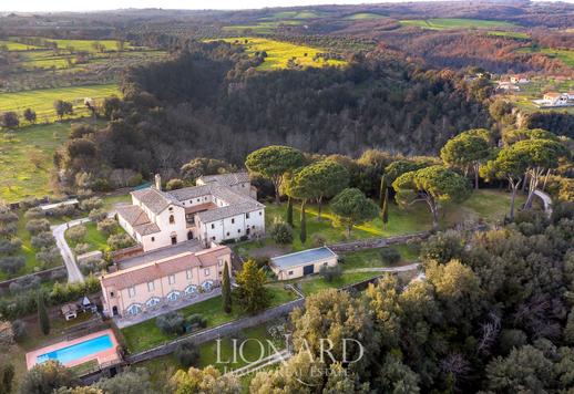 Ex convento secular en venta a las puertas de Umbria y de Toscana Image 2