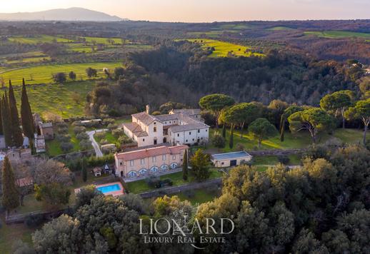 Ex convento secular en venta a las puertas de Umbria y de Toscana Image 1