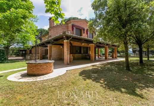 Vila de luxo panorâmica com vinha e olival no coração da Toscana Image 5