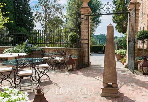 Splendido agriturismo incorniciato dalle sinuose colline della campagna senese Image 8