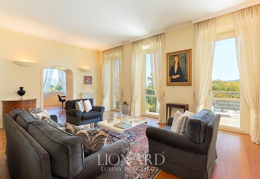 Exclusiva villa panorámica en venta en la característica localidad lacustre de Meina Image 9