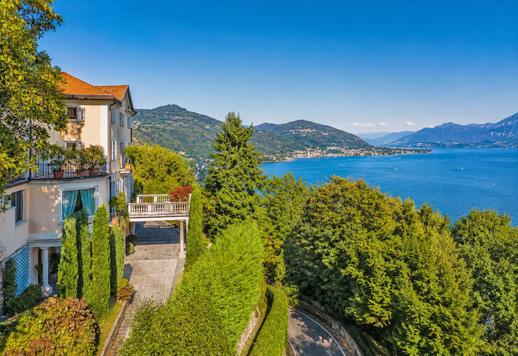 Exclusiva villa panorámica en venta en la característica localidad lacustre de Meina Image 3