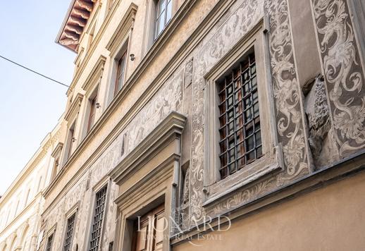 Palazzo di origine quattrocentesca in vendita nel pieno centro storico di Firenze Image 3