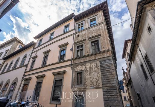 Palazzo di origine quattrocentesca in vendita nel pieno centro storico di Firenze Image 9