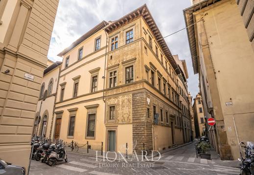 Palazzo di origine quattrocentesca in vendita nel pieno centro storico di Firenze Image 1