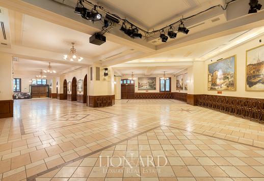 Prestigiosa location a un passo da Piazza San Marco e Via Solferino Image 9
