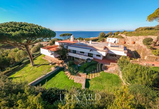 Residenza di pregio con parco terrazzato sul mare di Punta Ala Image 1