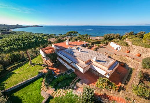 Residenza di pregio con parco terrazzato sul mare di Punta Ala Image 2